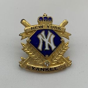 Vintage 90s New York Yankees Gold Tone Collectible Lapel Pin